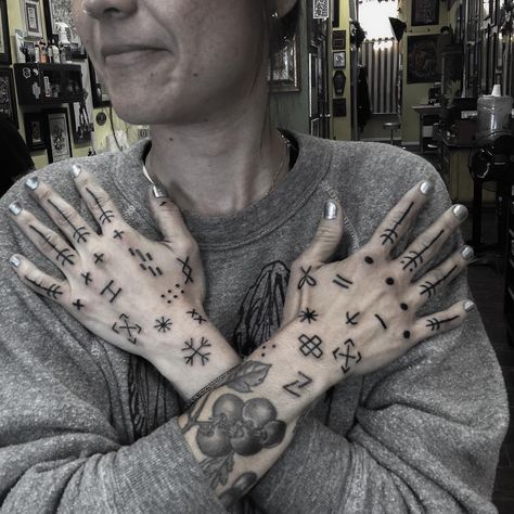 Always a pleasure tattooing my old friend @barbarasueko .....these hand patterns were worn by her great grandmother from Okinawa Japan. She wears them proudly to tribute her lineage. Thank you Barbara! Okinawan Tattoos, Closed Practices, Okinawan Culture, Okinawa Tattoo, Tattooed Hands, Japanese Hand Tattoos, Tattoo Concepts, Finger Tats, Body Decor