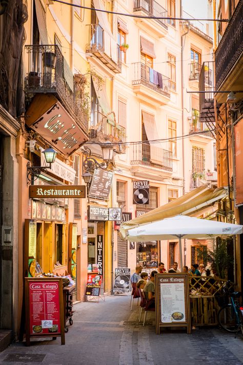 Street Cafe, Valencia Spain, Spain And Portugal, City Trip, Spain Travel, Alicante, Dream Destinations, Places Around The World, Malaga