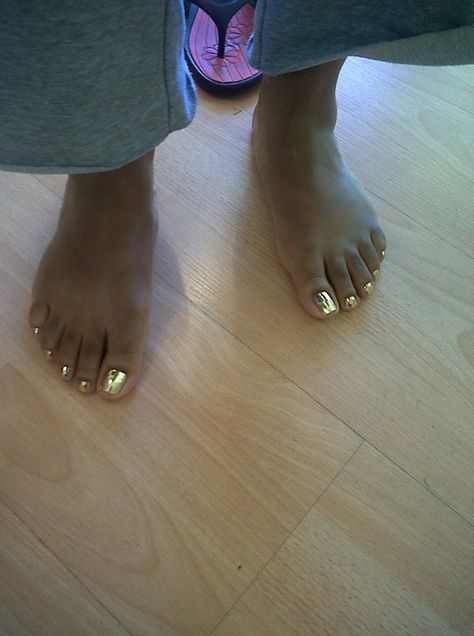 Gold Lightening Minx Pedicure Gold Nails Pedicure, Gold Toes Polish, Gold French Pedicure, Gold Toes Pedicure, Gold Tip Pedicure, Black Gold Pedicure, Gold Toenails, Gold Pedicure Toenails, Nails Gold And White