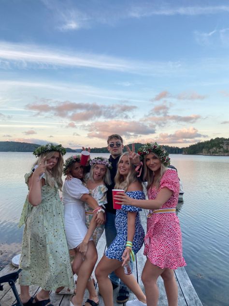 Mid Sommar Aesthetic, Midsommar Aesthetic, Scandi Summer, Northern Girls, Diner Party, Nordic Aesthetic, Spring Formal, Mid Summer, Birthday Brunch