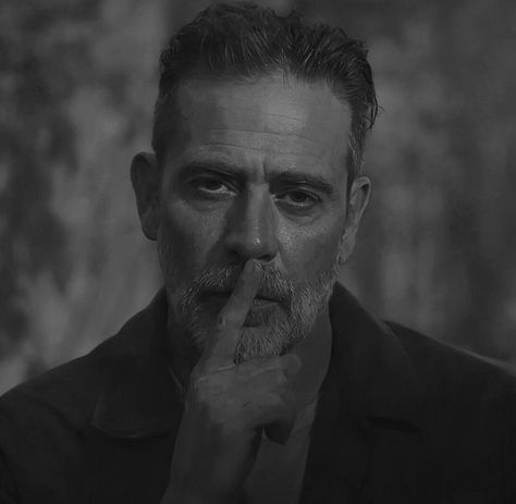 Jeffrey Dean Morgan Aesthetic, Pinterest Breakfast, Makeup Motivation, Walking Dead Wallpaper, Jeffrey Dean Morgan Negan, Drawing Decor, Negan Walking Dead, Recipe Photography, Nature Makeup