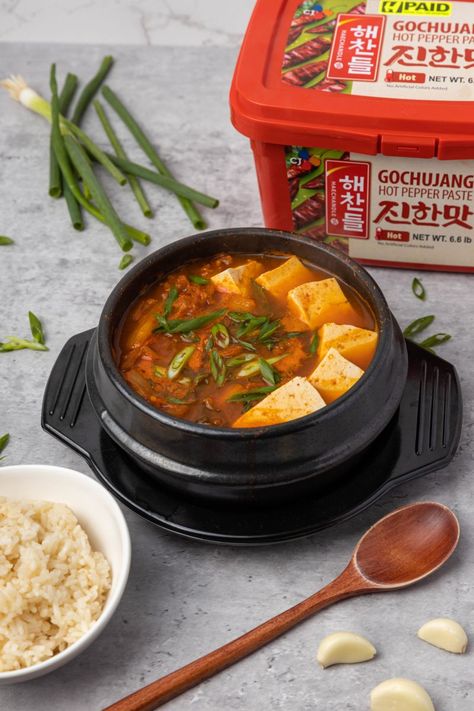 Kimchi Jigae Recipe Vegetarian, Kimchi Jigae Recipe Pork, Kimchi Jjigae Recipe, Kimchi Soup Recipe, Kimchi Stew Aesthetic, Kimchi Stew Recipe, Kimchi Jjigae Aesthetic, Korean Comfort Food, Veg Starter Recipes