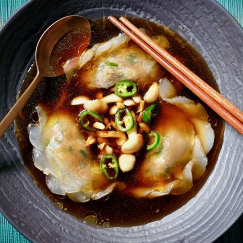 Duck dumplings in a mushroom and smoky bacon consommé - delectabilia Gastronomic Food, Braised Duck, Dumpling Filling, Mushroom Broth, Tasty Meat, Roast Duck, Fine Dining Recipes, Dried Mushrooms, Dumpling Recipe