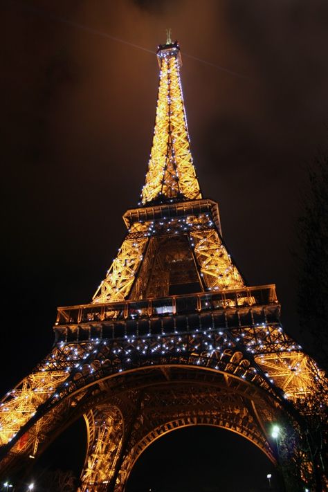 Favorite vacation I'll never go on! Eiffel Tower Lights, Eiffel Tower At Night, France Eiffel Tower, Paris Pictures, Paris Photo, Night Photos, Paris Travel, Tour Eiffel, Beautiful Buildings