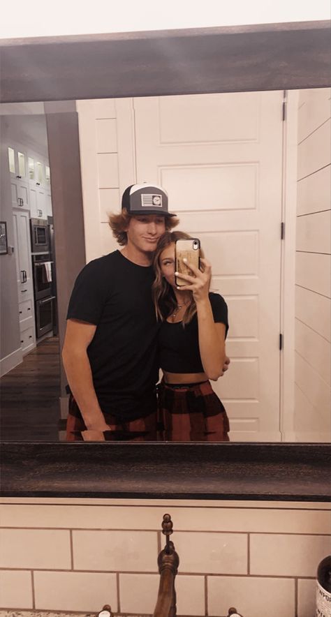 Cute Country Couples Halloween Costumes, Country Mirror Pics, Couple Goal Western, Cute Pics To Take With Your Bf, Country Cupples, Cute Country Couple Photos, Couple Western Goals, Pics To Take With Your Boyfriend, Country Relationship Goals Pictures