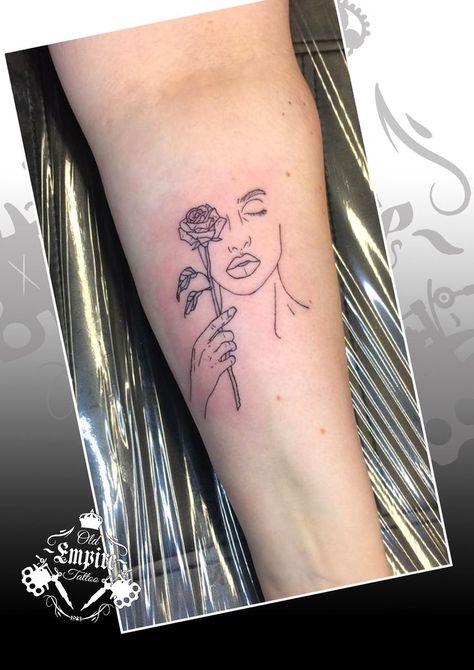 Minimalistic tattoo of a woman holding a rose! 🌹😊 #smalltattoo #rosetattoo #rosetattoodesign #oldempiretattoostudio #tattoodesign #tattooartist #tattooideas #tattoolife #tattooart #blackandgrey Holding Rose Tattoo, Tattoo Of A Woman, Holding A Rose, Empire Tattoo, Minimalistic Tattoo, Line Artist, Rose Tattoo Design, Line Art Tattoos, Rose Tattoo