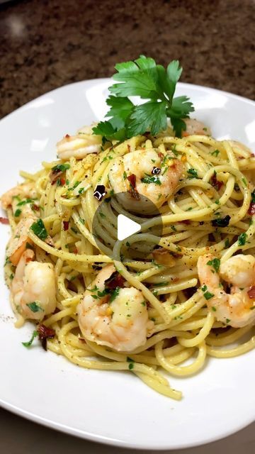 Shrimp Aglio Olio Recipe, Aglio E Olio Recipes Shrimp, Prawn Recipes Pasta, Pasta Aioli, Garlic Pasta Recipe, Aglio E Olio Recipe, Seafood Dinners, Spaghetti Aglio E Olio, Garlic Shrimp Pasta