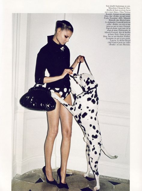 30 Avenue Montaigne Magdalena Frackowiak, Mode Editorials, French Vogue, Paris Shopping, Vogue Germany, Dog Modeling, Pet Fashion, Vogue Fashion, Animal Planet