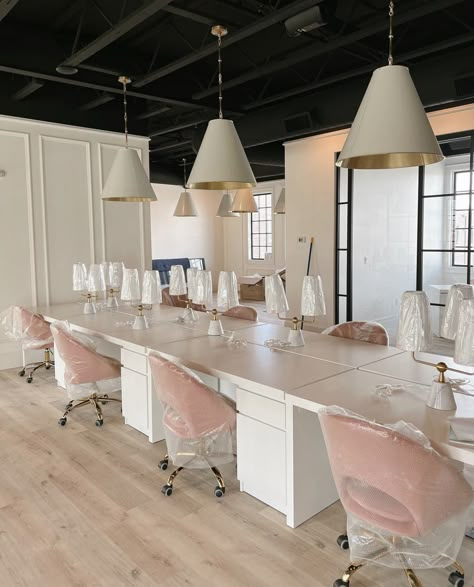 Business Office Interior Design Women, Aesthetic Conference Room, Feminine Conference Room, Pretty Office Space At Work, Business Warehouse Aesthetic, Business Office Interior Design Work Spaces, Office Ideas For Work Business Workspaces, Office Space Design Corporate, Fashion Office Interior