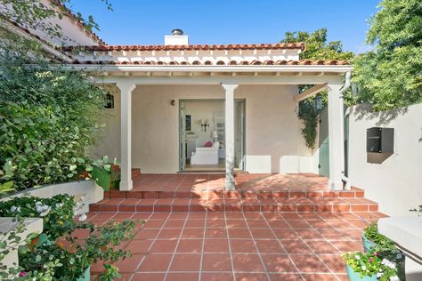 Emma Stone’s LA Spanish Colonial Sells in Less Than 10 Days | Architectural Digest Bathroom Spanish Style, Second Floor Balcony, Mint Walls, Los Angeles Real Estate, Spanish Style Home, Los Angeles Homes, Spanish Colonial, Stone Houses, Colonial House