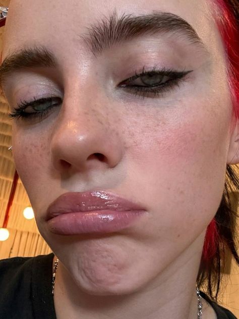 Billie Eilish, Eyeliner, Red, Hair, Black