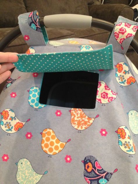 DIY Car Seat Cover Tutorial with peek window! Super cute! Love that it has that window to peek at the baby Diy Seat Covers, Diy Car Seat Cover, Baby Car Seat Cover, Baby Car Seat, Infant Car Seat Cover, Diy Baby Gifts, Baby Sewing Projects, Baby Projects, Photo Charms