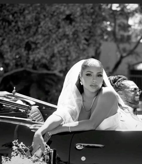 Black Couples Wedding, Married Photos, Powerful Couple, Vintage Wedding Car, Photo Glamour, Dream Wedding Decorations, Vintage Wedding Photos, Wedding Picture Poses, Photos Inspo