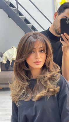 Medium Length Hair With Layers And Volume, Choppy Layers For Long Hair With Bangs, 90s Layered Hair With Bangs, Volume Haircut Medium, Layered Volume Haircut, Summer Ponytail Hairstyles, Long Hairstyles With Layers, Hairstyles With Layers, Summer Ponytail