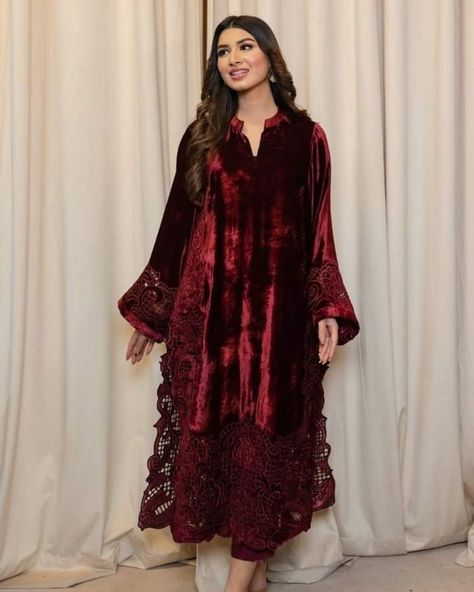 Velvet Pakistani Dress, Velvet Suit Design, Velvet Dress Designs, Latest Bridal Dresses, Latest Dress Design, Suit Collection, Stylish Short Dresses, Pakistani Fancy Dresses, Beautiful Pakistani Dresses