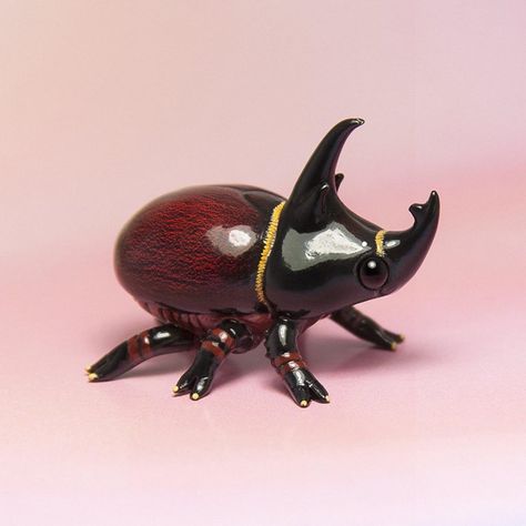 Art Class Clay Projects, Cute Bug Art, Bug Ceramic, Bug Sculpture, Mini Tela, Armadura Cosplay, Cool Bugs, Bug Art, Polymer Clay Sculptures