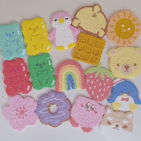 Punch Needle Square, Sanrio Punch Needle, Kawaii Punch Needle, Punch Needle Crafts, Punch Needle Rugs Ideas, Needle Punch Patterns, Punch Needle Carpet, Punch Needle Aesthetic, Punchneedle Ideas