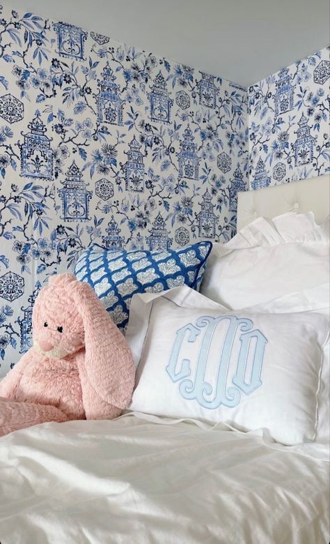 Dorm With Wallpaper, Dorm Room Wallpaper, Coastal Granddaughter Dorm, Beach House Room Ideas, Sorority Room, Blue Dorm, Preppy Dorm Room, College Dorm Room Inspiration, Dream Dorm Room