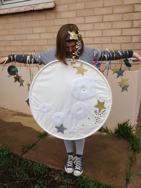 Full Moon Costume, Diy Moon Costume, Moon Costume Diy, Goddess Costume Diy, Sun And Moon Costume, Diy Carnaval, Book Parade, Diy Moon, Moon Costume