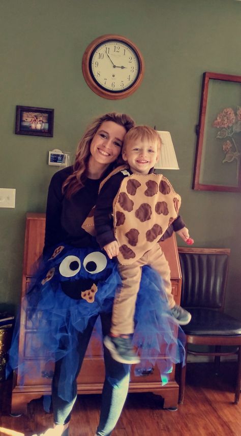 Mom And Son Halloween Costumes, Mom And Son Halloween, Toddler Boy Halloween Costumes, Creative Halloween Costumes Diy, Old Halloween Costumes, Costumes Funny, Halloween Toddler, Boy Halloween