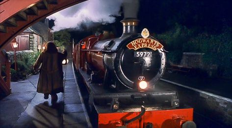 Harry Potter and the Sorcerer’s Stone - Hogwarts Express at Hogsmeade Station Hogwarts Train, Harry Potter Train, Harry Potter Ron And Hermione, Philosopher's Stone, Hogwarts Aesthetic, Harry James, Harry James Potter, Harry Potter Pictures, Hogwarts Express