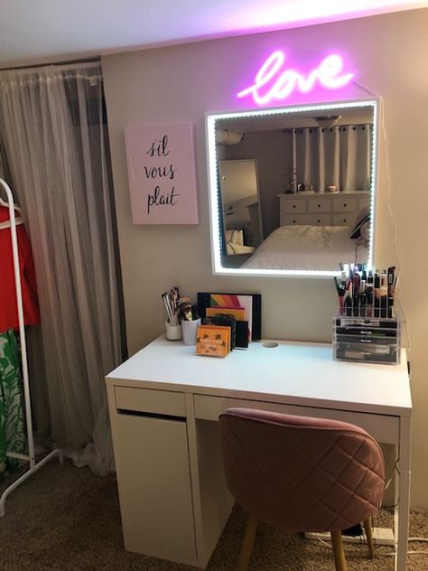 Amazon Mirror, Makeup Storage Hacks, Lights Room, Bachelorette Pad, Small Vanity, Vanity Ideas, Diy Vanity, Apartment Layout, Love Light