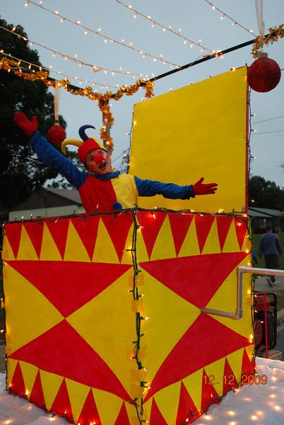 Christmas 2009 - nanafam Parade Float Theme, Christmas Toyland, Christmas Floats, Carnival Floats, Christmas Parade Floats, Parade Ideas, Floating Decorations, Holiday Parades, Christmas Pageant