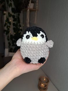 Crochet Small Projects, Crochet Penguin, Crocheted Animals, Easy Crochet Animals, Confection Au Crochet, Quick Crochet Patterns, The Penguins, Crochet Design Pattern, Kawaii Crochet