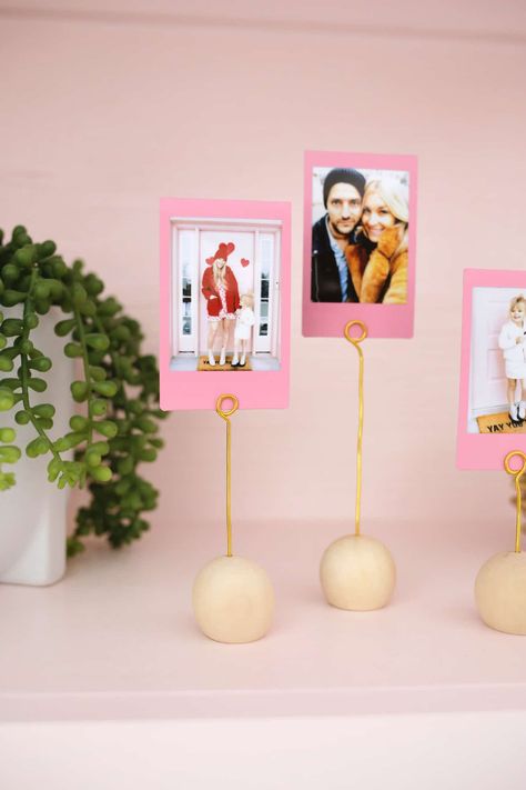 Diy Photo Holder, A Beautiful Mess, Picture Holders, Photo Stands, Diy Holder, Easy Diy Gifts, Photo Holder, Wool Balls, Last Christmas