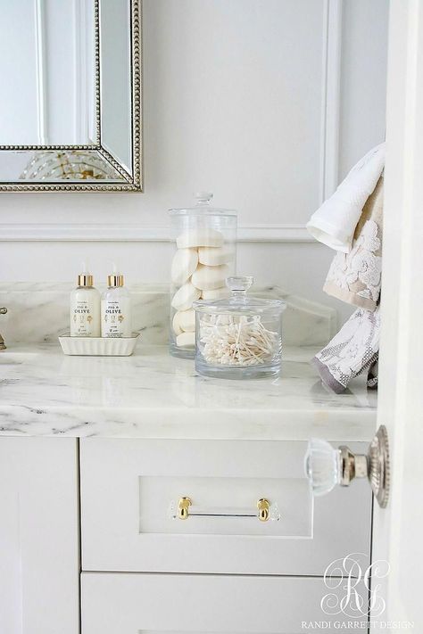 Transitional Guest Bathroom, Bathroom Decor Glam, Glam Bathroom Decor, Glam Bathroom, Transitional Decor Bathroom, Bathtub Decor, Glam Room, Guest Bathrooms, Trendy Bathroom