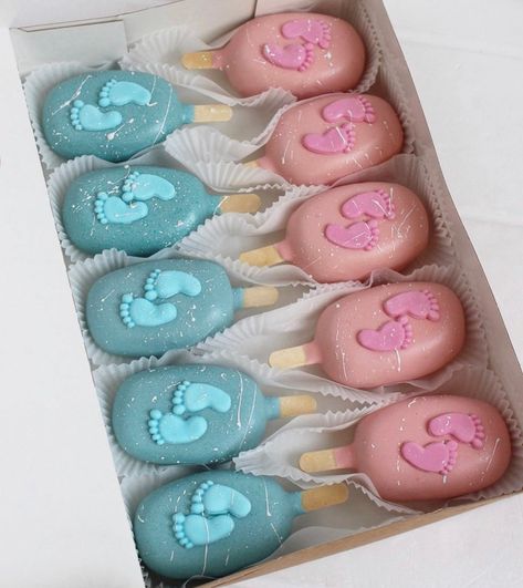 Gender Reveal Cakesicles, Cake Pops Gender Reveal, Bee Cake Pops, Gender Reveal Cake Pops, Gender Reveal Dessert, Lolly Cake, Baby Gender Reveal Party Decorations, Gateau Baby Shower, Gender Reveal Party Theme