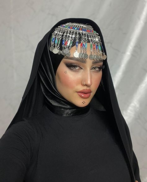 Afghan Makeup Looks, Afghani Makeup, Afghan Makeup, Kurdish Makeup, Moroccan Makeup, Modest Accessories, Persian Makeup, Afghani Culture, Navratri Makeup