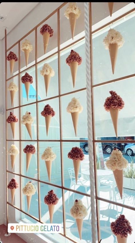 Ice Cream Store Front Ideas, Ice Cream Shop Window Display, Ice Cream Shops Interior Design, Ice Cream Window Display, Gelato Store Design, Modern Ice Cream Shop Interior Design, Donut Shop Interior Design, Bakery Decorations Interior, Ice Cream Cafe Interior Design