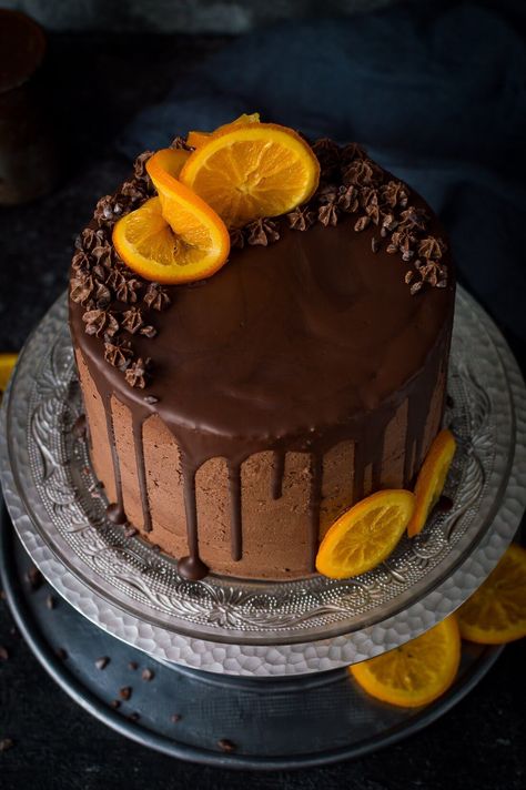 Orange and Almond Cake With Chocolate Buttercream (Vegan) - Domestic Gothess Chocolate Orange Birthday Cake, Orange Cake Design, Orange Cake Decoration, Orange Almond Cake, Candied Oranges, Winter Torte, Orange And Almond Cake, Silver Cake Stand, Buttercream Chocolate