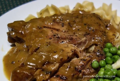 These “fall off the bone” pork chops are fork tender and incredibly moist. Smothered in a thick rich onion gravy, this sure to please one-skillet dish is amazingly simple to prepare, a… Cream Of Onion Soup, Chicken Recipes Easy, Smothered Pork, Down To The Bone, Smothered Pork Chops, Skillet Dishes, Easy Skillet, Pork Ham, Onion Gravy