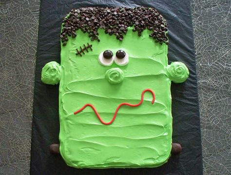 Hungry Happenings: Sweet Green Monster Cookie Cursed Cookies, Frankenstein Cake, Frankenstein Cookie, Pasteles Halloween, Frosting Chocolate, Postres Halloween, Giant Chocolate Chip Cookie, Halloween Dessert, Monster Cake