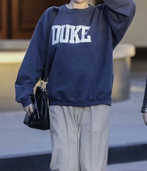 Duke University Outfit, Duke Sweatshirt, Duke University, Models Off Duty, Law School, 가을 패션, Jeans Boyfriend, Dream Job, Off Duty