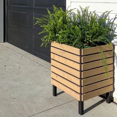 Diy Modern Farmhouse, Large Planter Boxes, Diy Wood Planters, Wood Plank Ceiling, Planter Box Plans, Cedar Planter Box, Planter Diy, Modern Farmhouse Diy, Raised Planter Beds