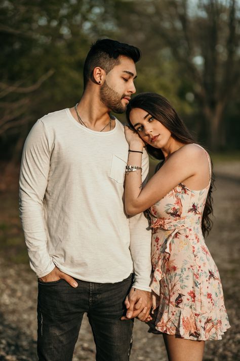 Couple Poses Reference Outdoor, Decent Couple Poses, Couple Pose Outdoor, Serious Couple Poses, Candid Poses For Couples, Poses For Lovers, Couples Garden Photoshoot, Couple Outdoor Poses, Couple Simple Poses