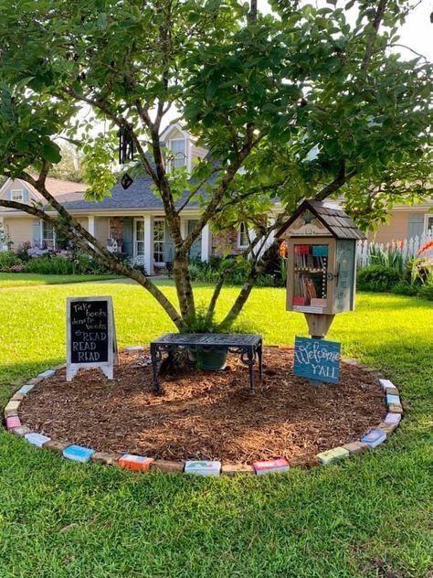 Neighborhood Book Library Front Yards, Library Painting Ideas, Yard Library, Welcome Center Ideas, Bookstore Business, Library Painting, Outdoor Library, Community Garden Ideas, Little Free Library Plans