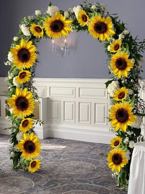 Sunflower Theme Party Decorations, Hoop Wedding Backdrop, Wedding Color Royal Blue, Floral Hoop Wedding, Sunflower Backdrop, فن الرسم بالمسامير, Colour Paper Flowers, Sunflower Wedding Decorations, Paper Flowers Diy Easy