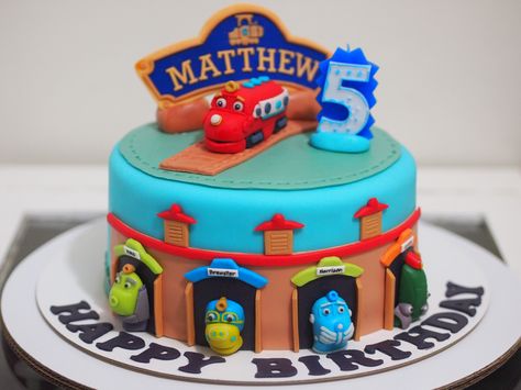 Chuggington Birthday Cake :) Birthday Cake Transformers, Chuggington Cake, Chuggington Birthday Party, Rescue Bots Birthday, Train Theme Birthday Party, Birthday Cake Designs, Thomas Cakes, Pinterest Cake, Birthday Cake Pictures