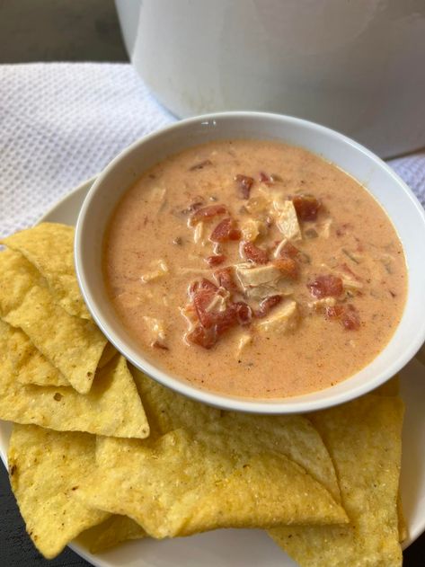 Cheesy Rotelle Chicken Soup, Queso Chicken Soup, Cheesy Rotel Chicken Soup, Chicken Queso Soup, Chicken Rotel Soup, Chicken And Velveeta Recipes, Velveeta Soup, Rotel Soup, Queso Soup Recipe