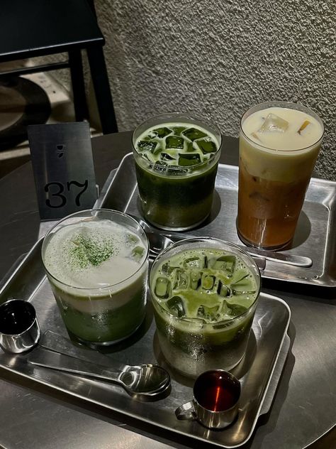 Making Matcha Aesthetic, Me As A Drink, Matcha Set Up, Home Cafe Drinks, Drinks Japanese, Matcha Drink Aesthetic, Green Tea Aesthetic, Matcha Girl, Aesthetic Matcha