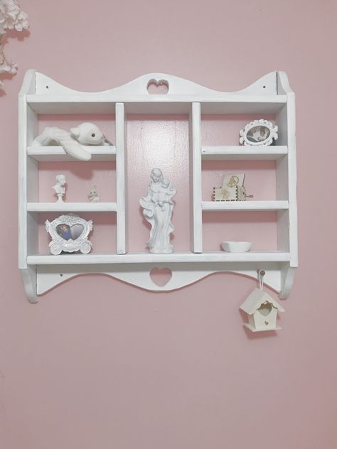 Cute Bedroom Shelves, Coquette Shelves, Coquette Shelf, Goth Love, Cute Shelf, Dolls Aesthetic, Rooms Decoration, 2014 Tumblr, Southern Preppy