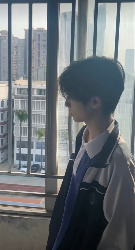 chinese high school uniform boy student china School Boy Aesthetic, Anime School Boy, School Selfies, Chinese High School, Sbh Picture Background, Enhypen Pic, Chinese Student, Middle School Boys, Couple Beach Pictures