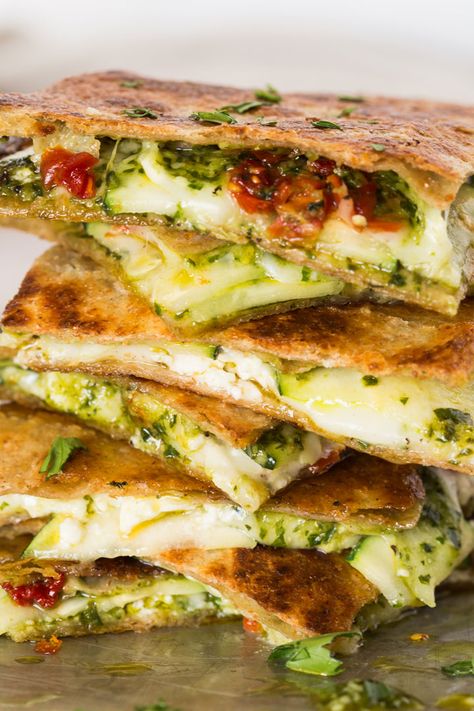 Zucchini Quesadilla Recipes, Spring Dinner Ideas Vegetarian, Lighter Meals, Pesto Zucchini, Csa Box, Summer Sweets, Quick Dinners, Quesadilla Recipes, Life Styles