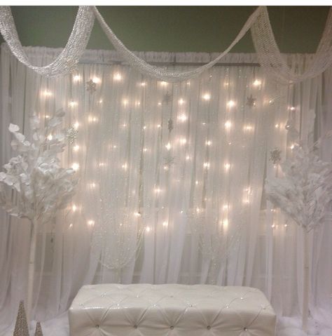 Winter Wonderland Backdrop Ideas, Winter Photobooth, Winter Wonderland Photo Booth, Winter Wonderland Dance, Winter Wonderland Photo Backdrop, Christmas Illumination, Winter Wonderland Christmas Party, Carnival Decor, Streamer Party Decorations