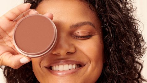 Cream Bronzer Is the Unsung Multitasking Hero of Your Makeup Bag. A roundup of our 13 favorite overachieving, fool-proof formulas. Bronzer Tips, Oil Substitute, How To Apply Bronzer, Cream Bronzer, How To Shade, Cosmetics Ingredients, Beauty Lover, Summer Beauty, Tinted Moisturizer