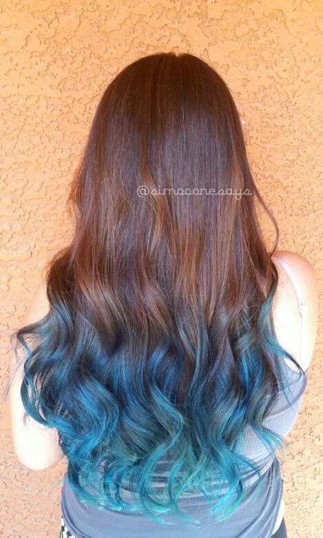 Blue Tip Hair Brown, Blue Tips Brown Hair, Brunette With Colored Ends, Blue Tipped Hair Brown, Blue Ends On Brown Hair, Cute Hair Dye Ideas For Wavy Hair, Brown Hair With Blue Tips, Brown And Blue Hair Ombre, Brunette Blue Ombre Hair